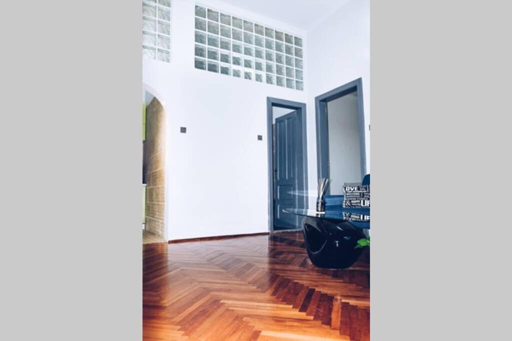 ☆Modern High Ceiling Apartment - Heart Of The City Oradea Exteriér fotografie